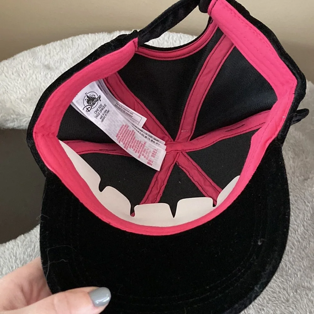 Disney velour Minnie noise hat NWT